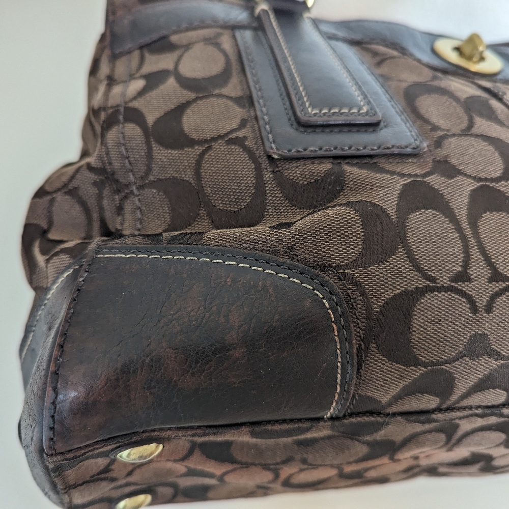 Vintage Coach Hampton turn lock tote! GUC! No tears, rips, or holes! Model 11063 - Picture 11 of 14